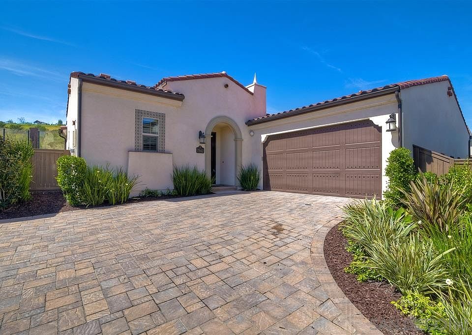 1st image of 7942 Auberge Cir