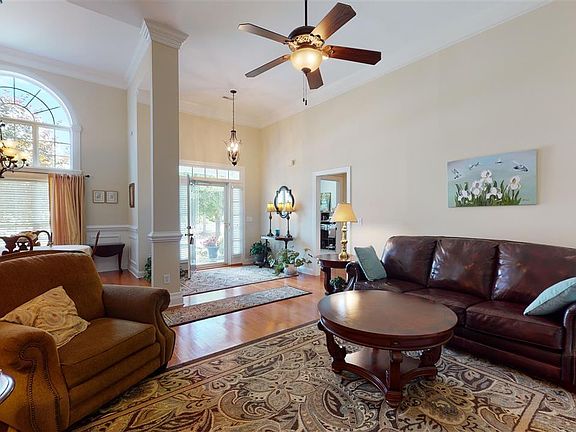 5th image of 916 Charlestowne Blvd