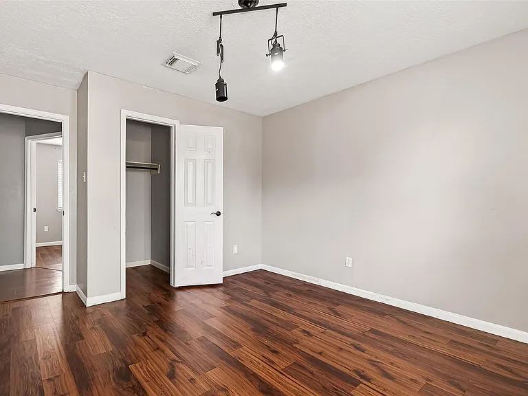 20211 Salzburg Ln — Photo 29