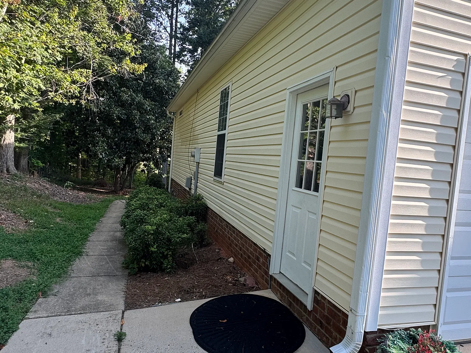 4 bed, 2883 sqft, $2,900 — Photo 3