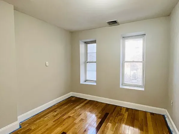 196 Cornelia Street image 4 of 12