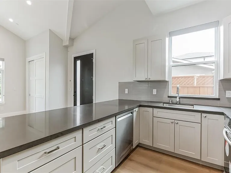 1273 Curtiss Ave #2 — Photo 9
