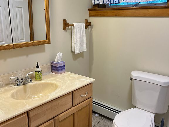 3rd image of 18 Garretts Ln