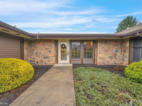 1874 Azalea Dr #C3, York, PA 17408