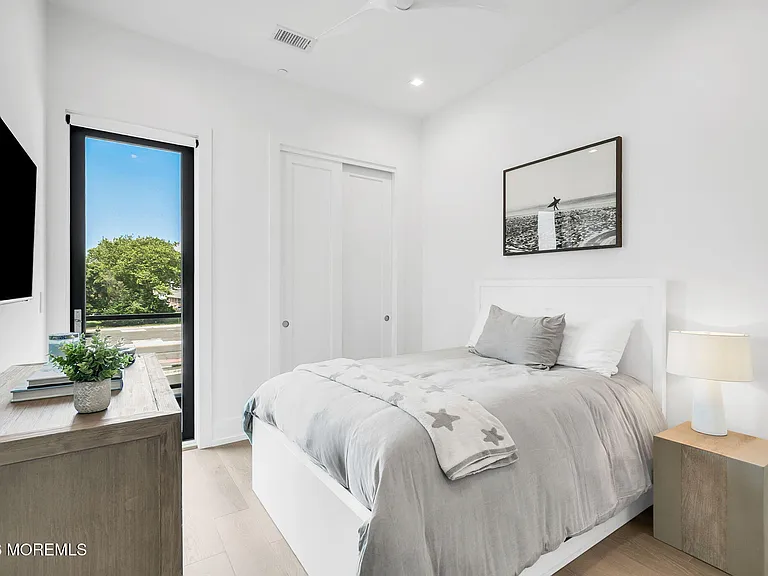 200 Ocean Ave N #5 — Photo 16