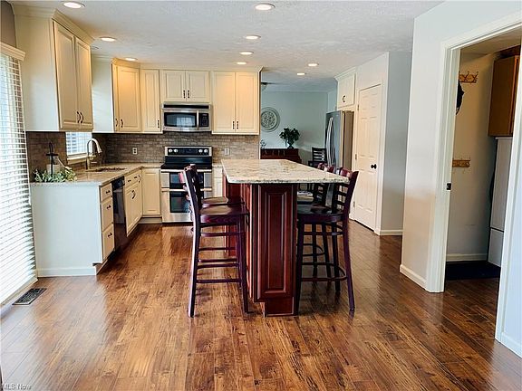 5th image of 5232 Crown Pointe Dr