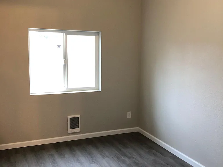 2575 NW Glencoe Rd #B — Photo 4