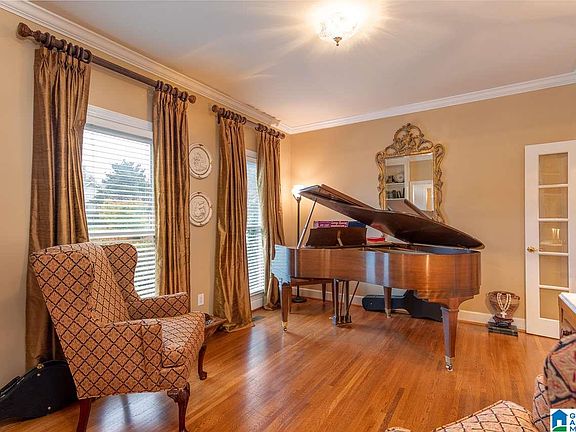 5th image of 3862 Carisbrooke Dr