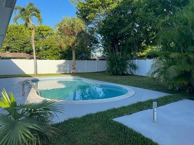 3 bed, 1.0 bath, 1575 sqft, $2,995 — Photo 3