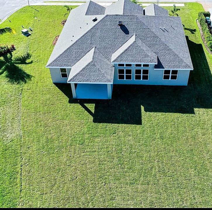 2nd image of 305 SW Vista Lake Dr