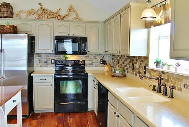 629 Rothschild Ln — Photo 8