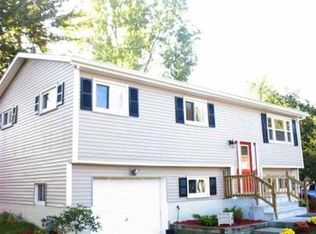 18 Benjamin Ln, Albany, NY 12205