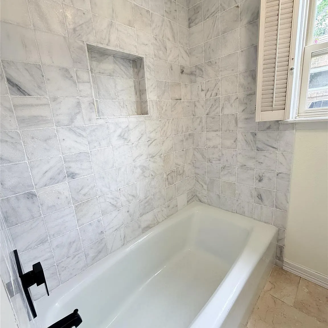 3 bed, 2.5 bath, 2406 sqft, $3,100 — Photo 2