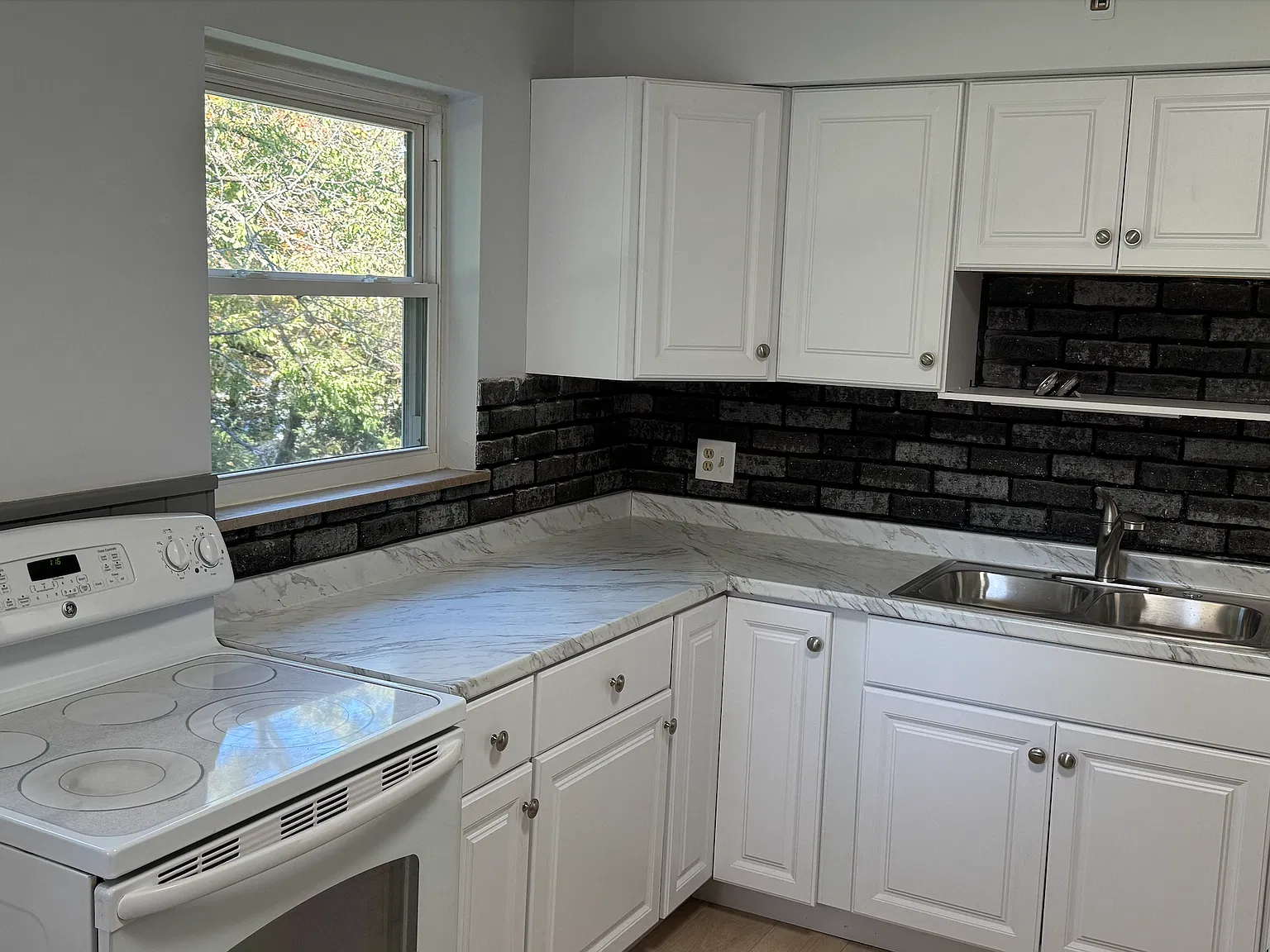 4 bed, 1172 sqft, $1,650 — Photo 2
