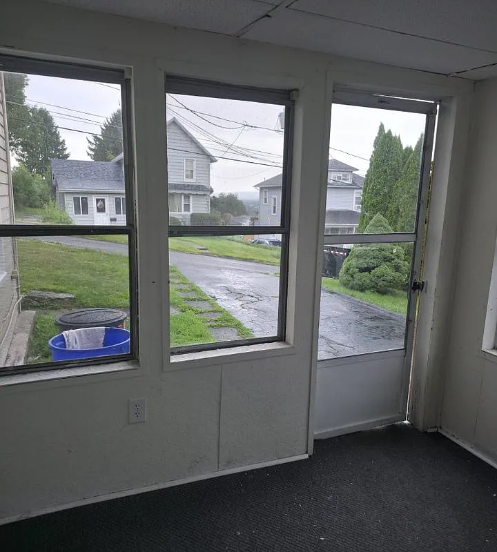 3 bed, 1.5 bath, 1638 sqft, $1,450 — Photo 3