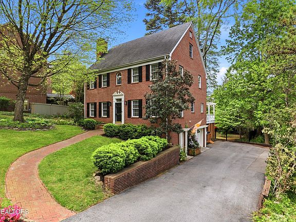 2nd image of 4141 Forest Glen Dr