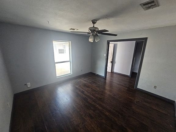 3rd image of 644 W Ligustrum Blvd