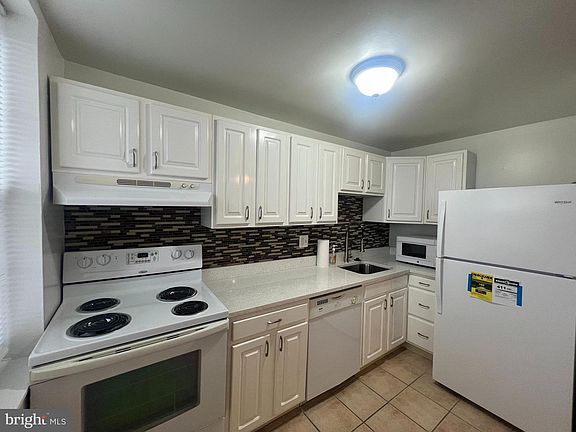 4th image of 3321 Liberty Heights Ave Unit 304