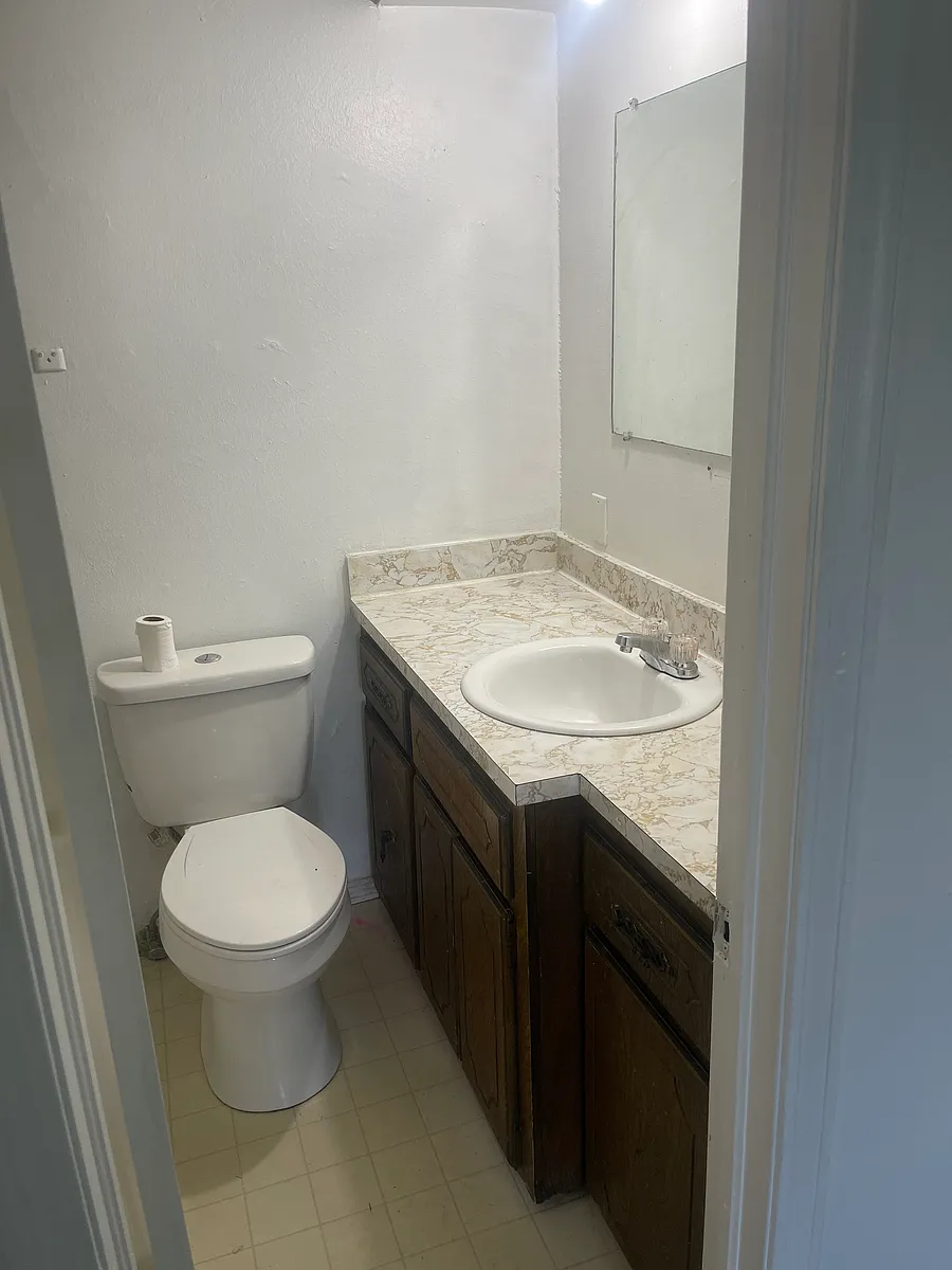 Building Photo - 1124 SW 45th St
