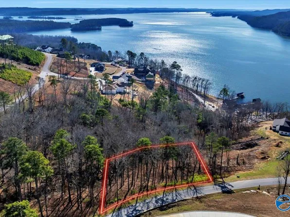 110 Boat House Dr, Guntersville, AL 35976