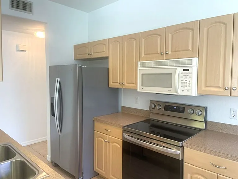 4270 Vicenza Dr #B40 — Photo 10
