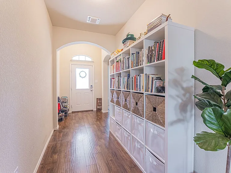 207 Christopher Dr — Photo 23