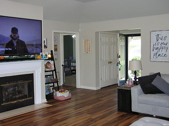 3rd image of 10212 Belmont Ct