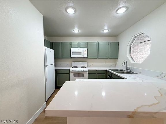 4th image of 5010 S Rainbow Blvd Unit 203