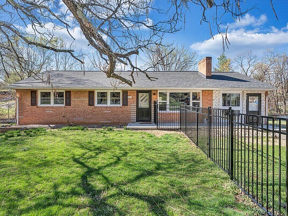 2nd image of 2129 Twelve Oclock Knob Rd