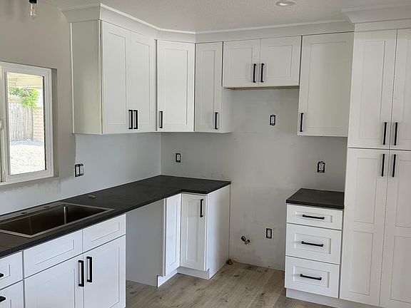 4th image of 953 Dogwood St