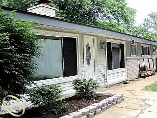 2139 S Commerce Rd photo 1