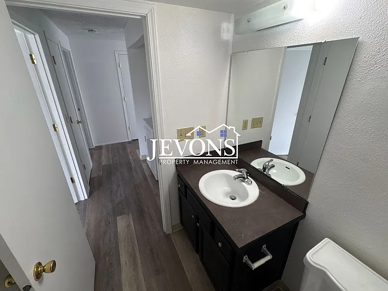1722 E 56th St #1 — Photo 14