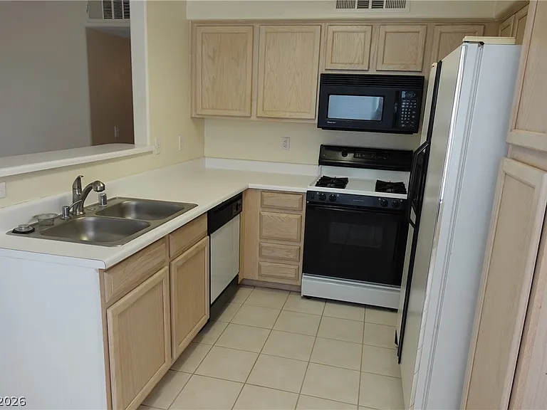 3131 Key Largo Dr #101 — Photo 9
