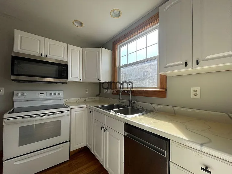 1143 Cranford Ave — Photo 5