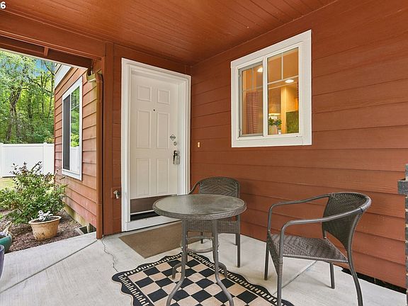 4th image of 513 SE 14th Ave