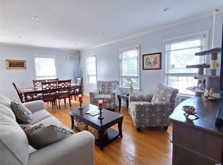 26 W Mineola Ave, Valley Stream, NY 11580