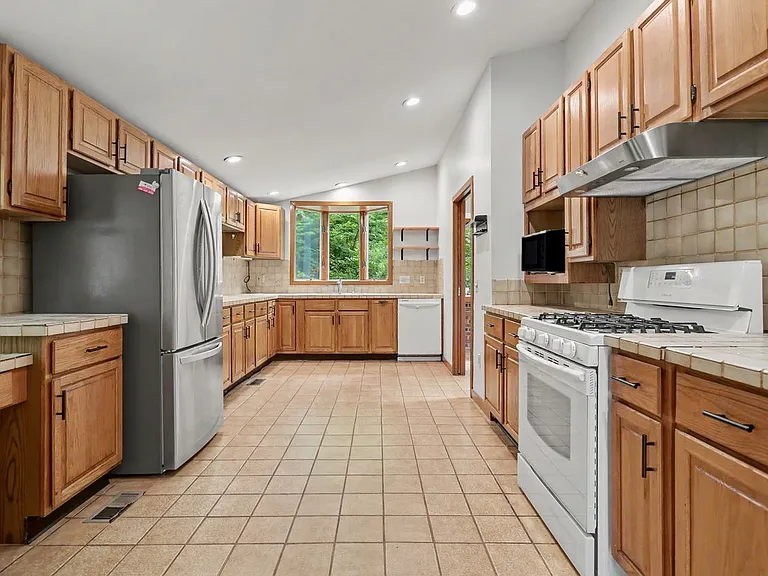52 Stanley Rd — Photo 15