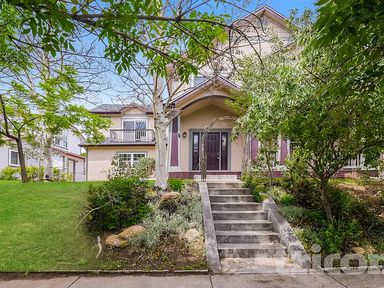 385 Longspur Dr — Photo 1