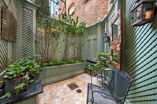 Sold by Compass | media 6