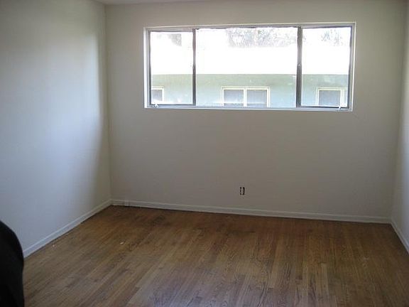 3rd image of 8033 Hollywood Blvd APT 5