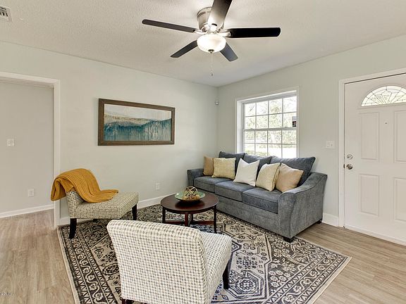 4th image of 2870 Ernest St