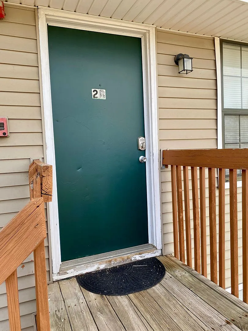 Highly Sought After Shawnee Location - 2BR Apartments with In Unit Laundry and Patios! — Photo 3