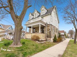 1900 N Cambridge Ave, Milwaukee, WI 53202