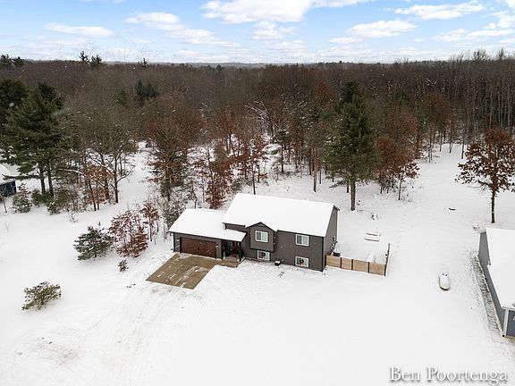 3rd image of 11809 Crimson Creek Dr