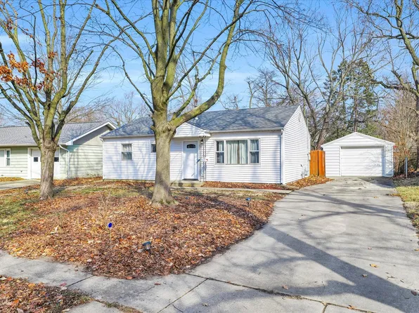 1206 E Pennsylvania Ave, Urbana, IL 61801