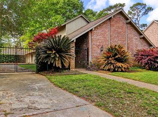 10011 Briar Dr, Houston, TX 77042