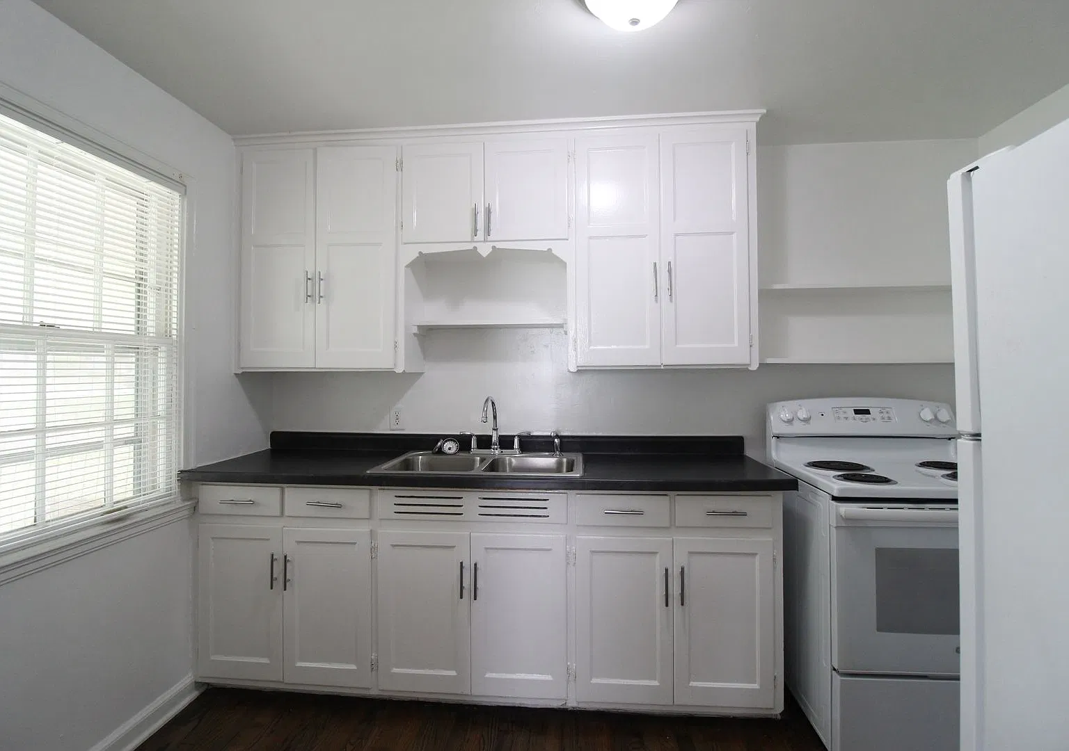 1 Bedroom 1 Bath Duplex in Navy Hill Area in Olathe — Photo 4