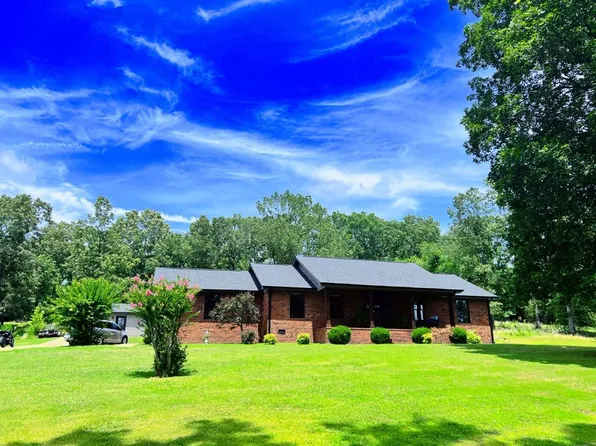 393 Skyline Ln, Huntingdon, TN 38344