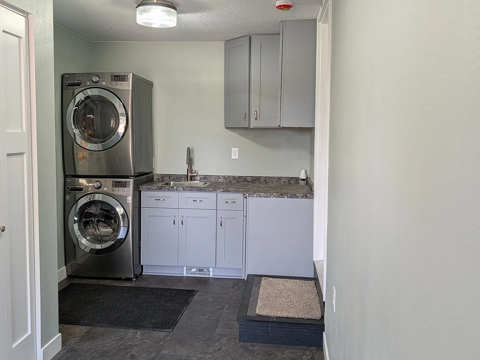3 bed, 2400 sqft, $1,850 — Photo 3