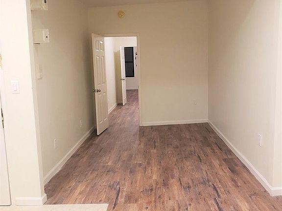 3rd image of 754 10th Ave APT 4S